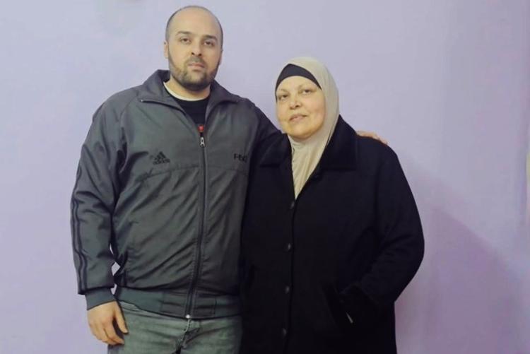 الاسير معاذ حامد ووالدته 